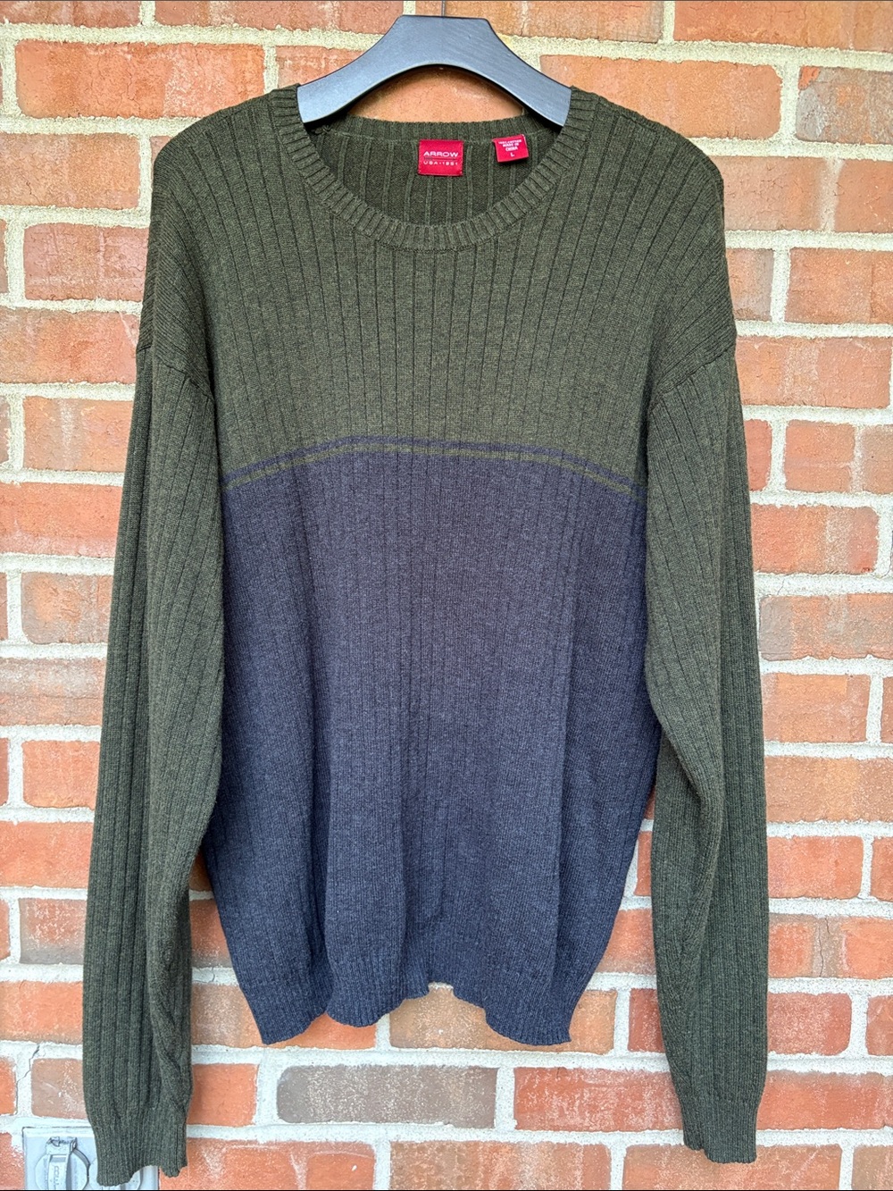 EUC Sz L Arrow Olive Green & Charcoal Two-Tone Ribbed Crewneck Sweater